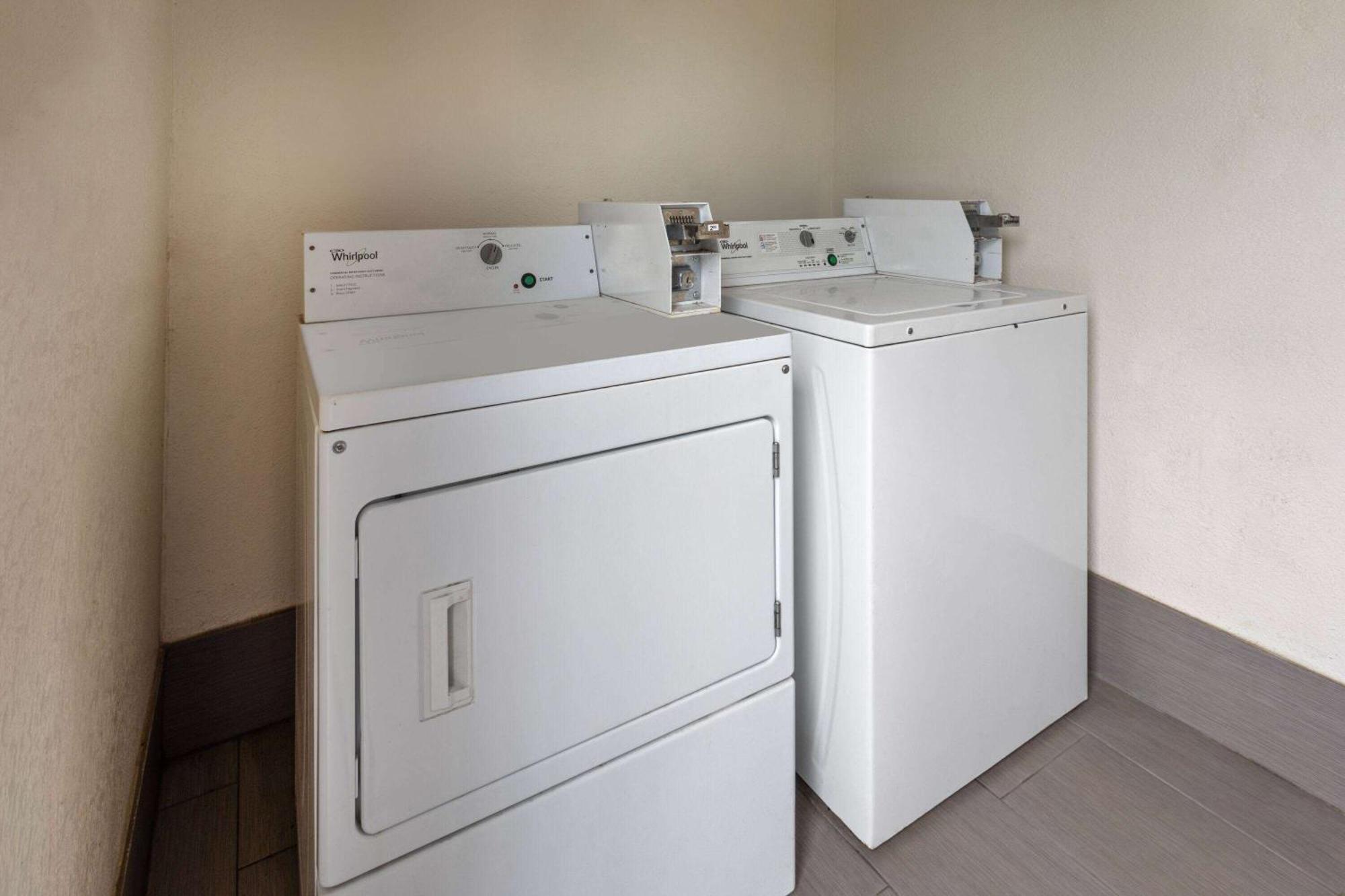 Days Inn By Wyndham Douglasville-Atlanta-Fairburn Road Esterno foto